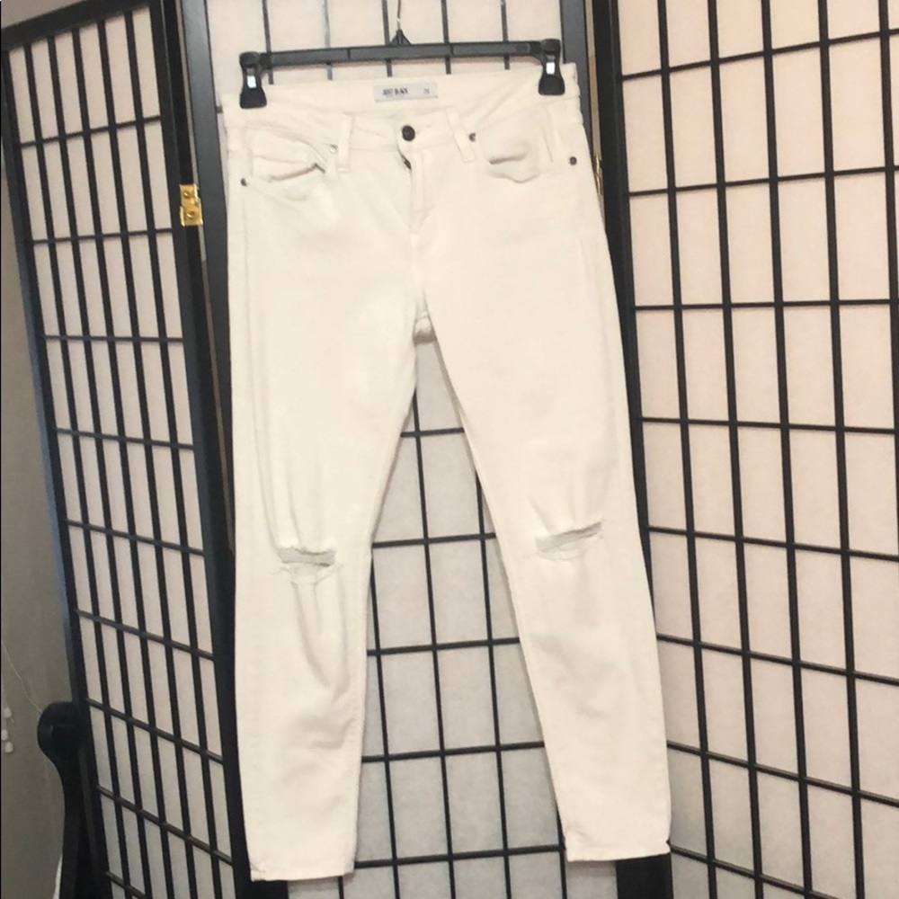 White distressed skinny jeans